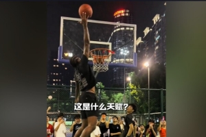 强强对决，陈泽文与杰伦·格林空中较量，太阳新星展现统治力