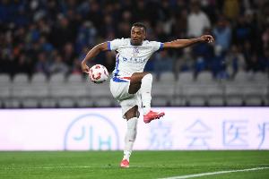 争议判罚引波澜？米内罗与申花合约疑云