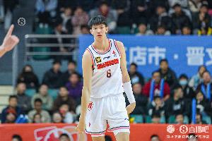 顶住压力！黄明依逆境续约显坚定意志